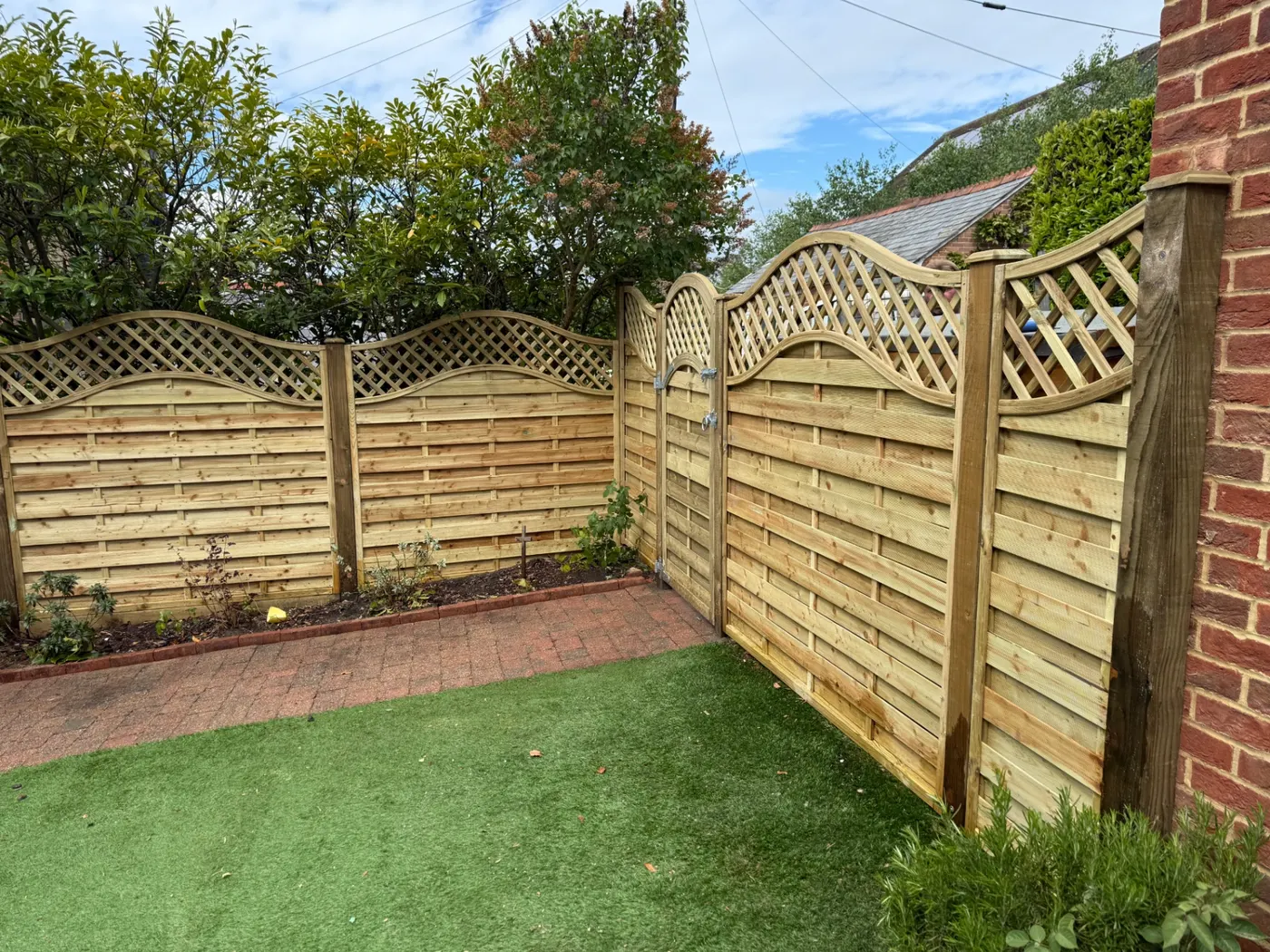 Wave trellis top fence panels with a matching timber gate