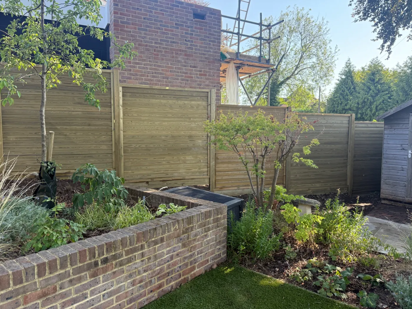 Modern horizontal panel garden fencing with matching posts
